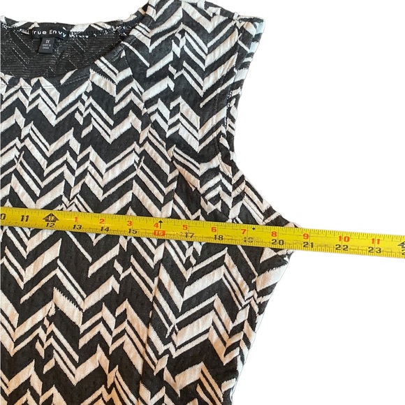 True Envy Black and White  Sleeveless Dress - Picture 8 of 12